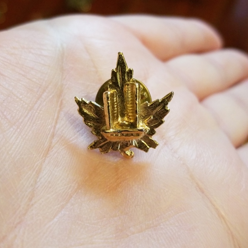 Ballou Reg'D Leaf pin